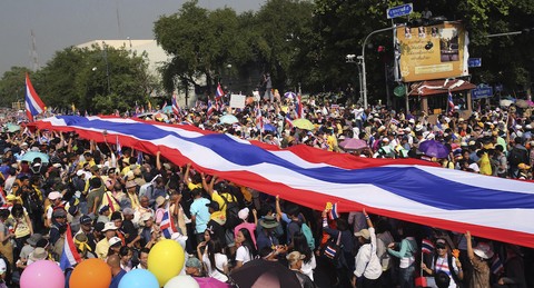 Срыв выборов на ряде участков продлил политический кризис в Таиланде
