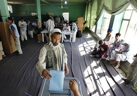Первые демократические выборы в Афганистане: кто возьмет под контроль горячую точку?