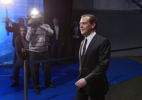 Медведев отчитался за себя и за правительство