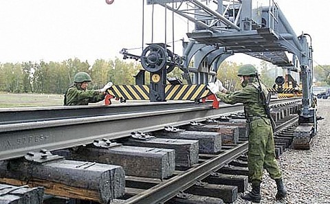 Военные железнодорожники получают новую технику
