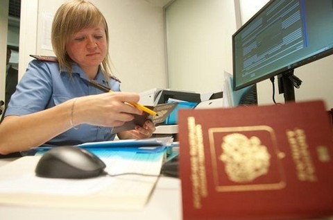 С 2015 года россиянам начнут выдавать загранпаспорта с отпечатками пальцев