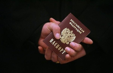 С двойным дном: Госдума одобрила законопроект о штрафах за сокрытие иностранного гражданства