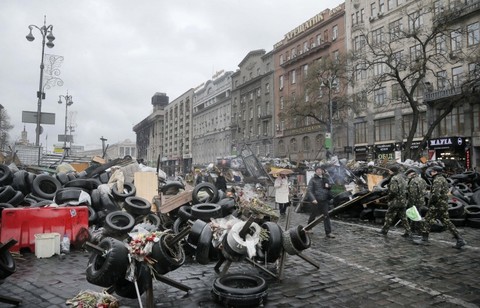 Киев вышел на митинг против новой власти