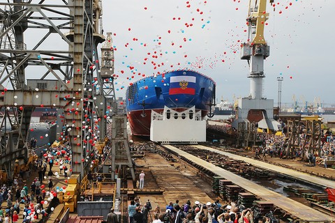Самый мощный в мире: На Балтийском заводе спустили на воду ледокол "Арктика"