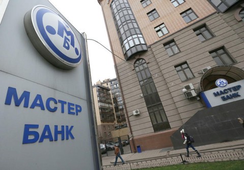 «Мастер-банк» вывел со счетов 1 миллиард рублей через кредиты на уборщиц