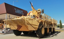 Уралвагонзавод представил на форуме "Армия-2015" танки, покрашенные "под пустыню"