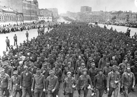 «Парад побежденных»: 70-летие марша немцев по Москве