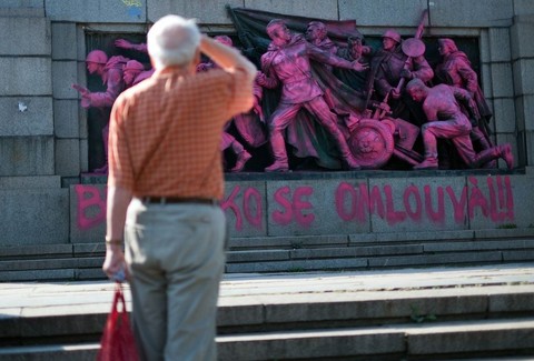Он же памятник! Как монументы русским воинам отражают политические настроения Европы?