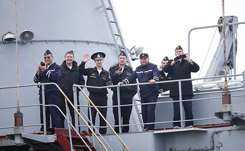 Экипаж «Мистраля» покинул Францию на российском корабле 
