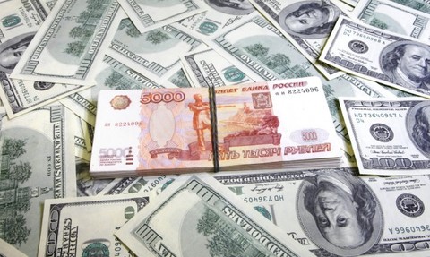 Впервые за две недели доллар упал ниже 36 рублей