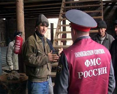 Без бумажки ты букашка: Таджики не въедут в РФ без загранпаспорта