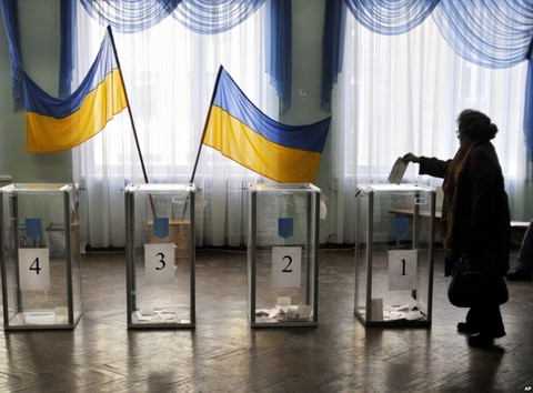 На Украине стартовали внеочередные выборы президента