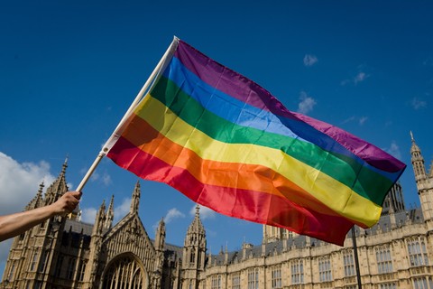 Радуга над туманным Альбионом: в Великобритании началась регистрация однополых браков