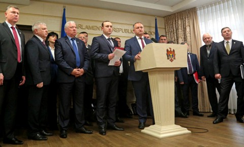 Долой олигархов! Правительство Молдавии отправлено в отставку