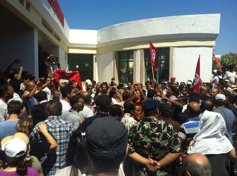 В Тунисе отменены все международные рейсы из-за убийства оппозиционера