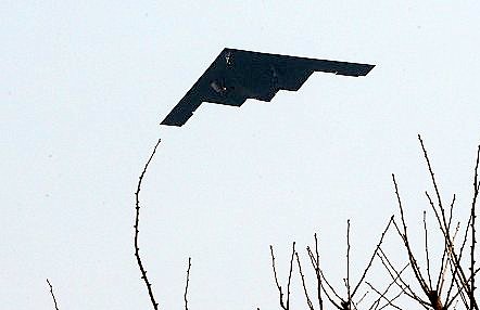 Силуэт стратегического бомбардировщика В-2. Фото cdn4.img22.rian.ru