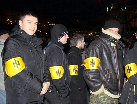 Украинские националисты на майдане. Фото ohranka.com