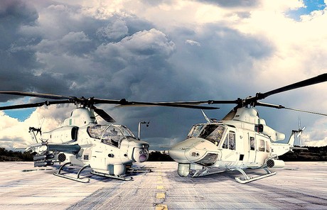 Вертолеты UH-1Y (слева) и АН-1Z (справа)