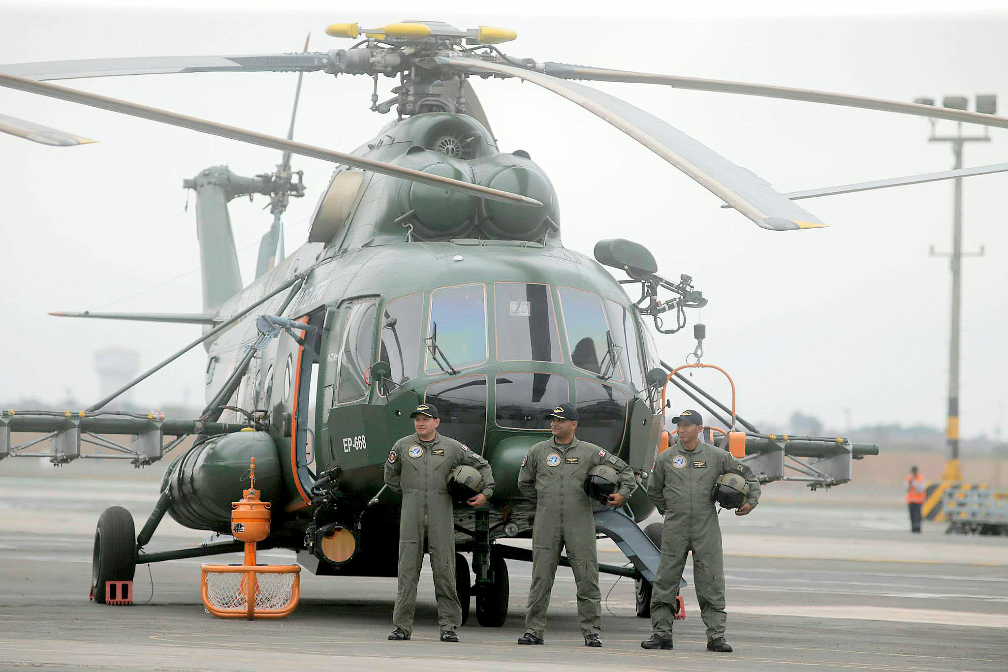 Вертолеты Ми-171Ш на авиабазе ВВС Перу. Фото Минобороны Перу.