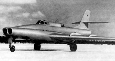 Прототип второго варианта самолета Ил-40 получил свой характерный облик с двумя «ноздрями»