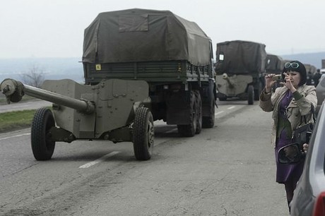 К Славянску подходят украинские танки и тяжелая военная техника. © www.vladtime.ru