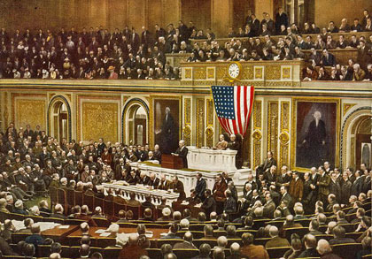 Президент Вудро Вильсон выступает перед палатами Конгресса США 2 апреля 1917 года. Два дня спустя Сенат проголосовал за вступление США в Первую мировую войну. Фото: historyplace.com